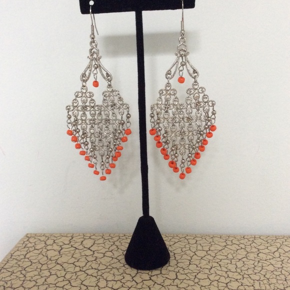 Fashion Jewelry Jewelry - Chandelier Silver Tone Earrings w/Orange Beads.